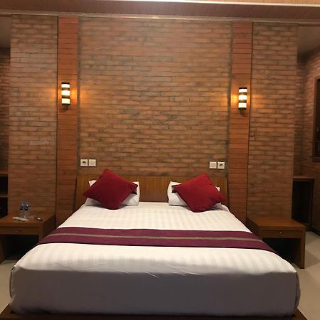 Lotus 2 Guest House Magelang Exterior photo