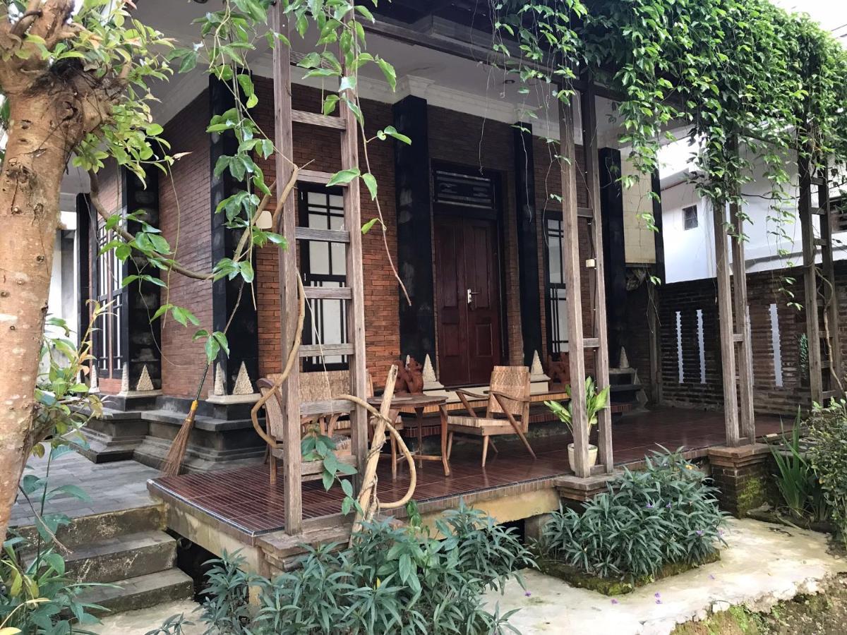 Lotus 2 Guest House Magelang Exterior photo