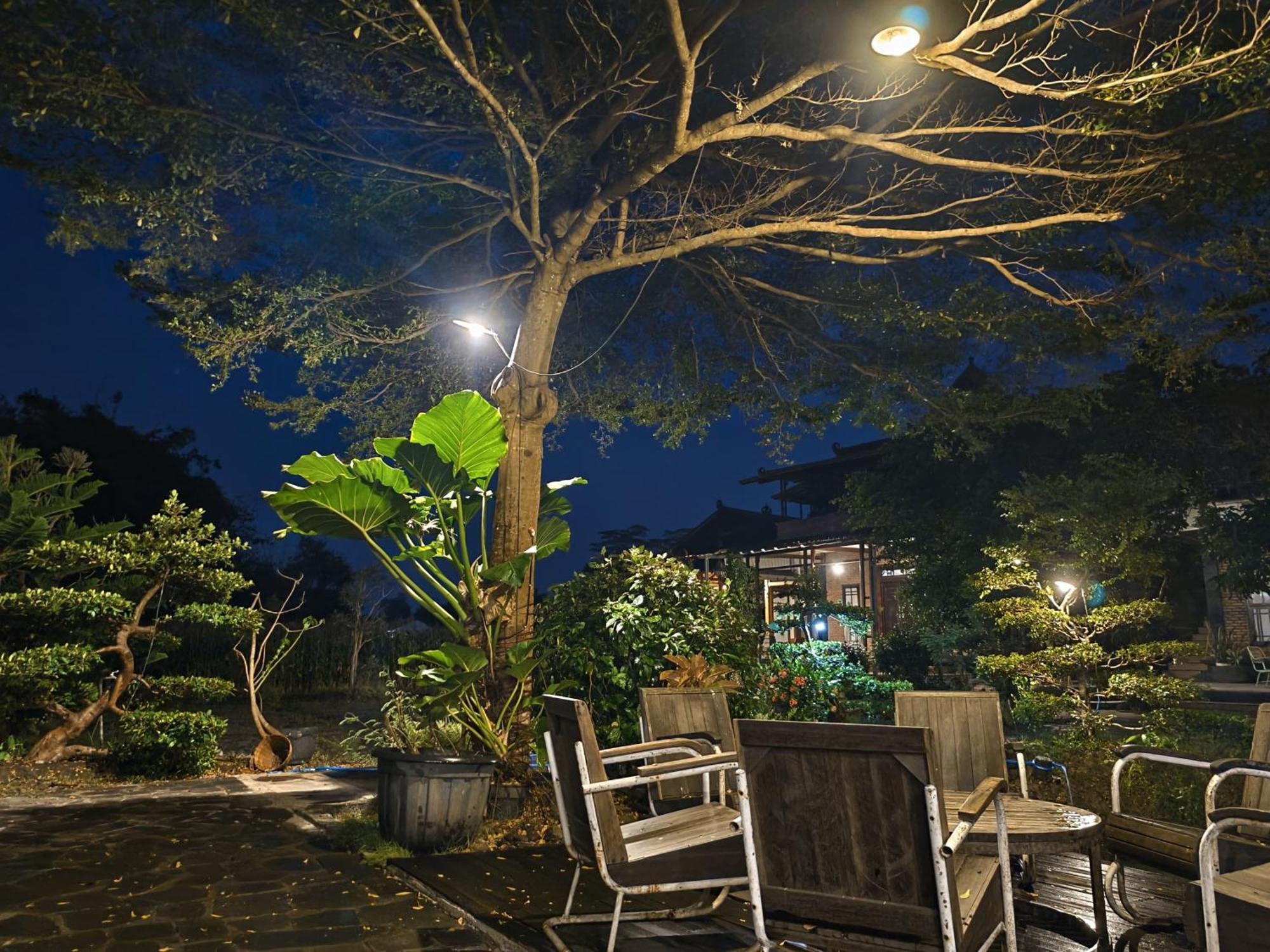 Lotus 2 Guest House Magelang Exterior photo