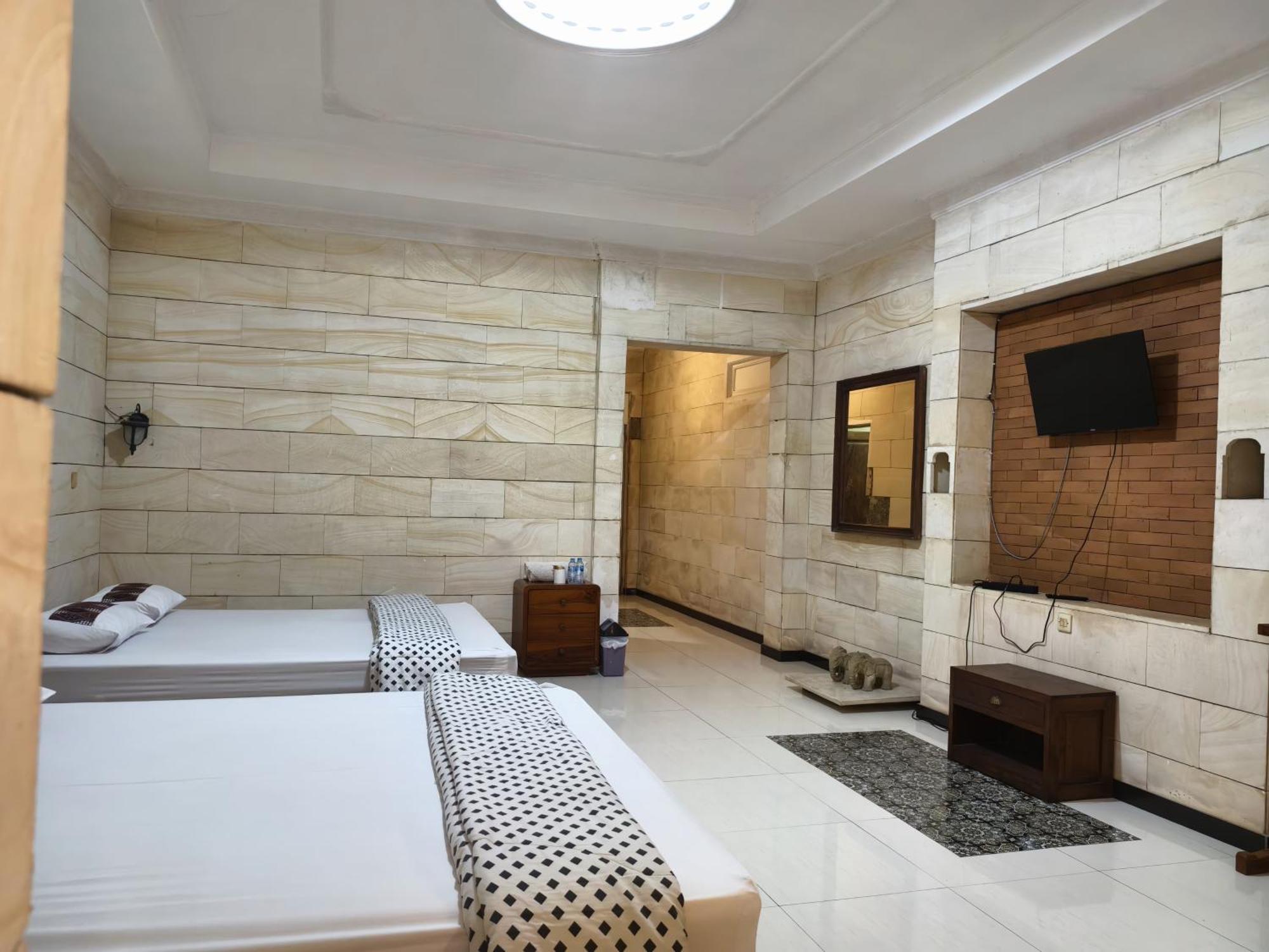 Lotus 2 Guest House Magelang Exterior photo