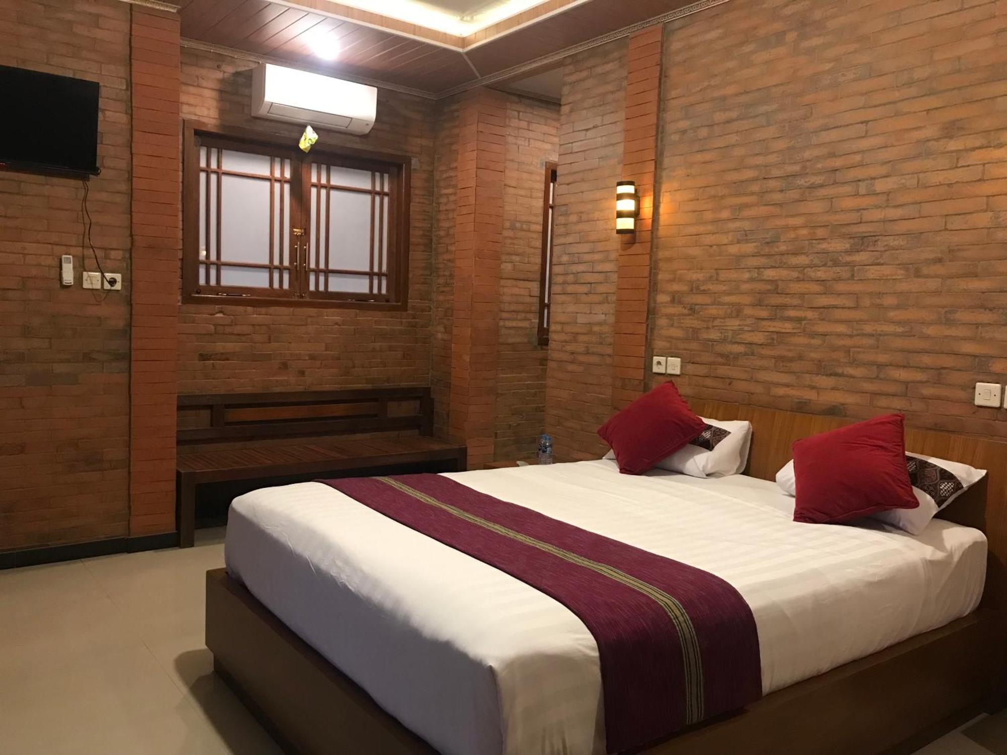 Lotus 2 Guest House Magelang Exterior photo