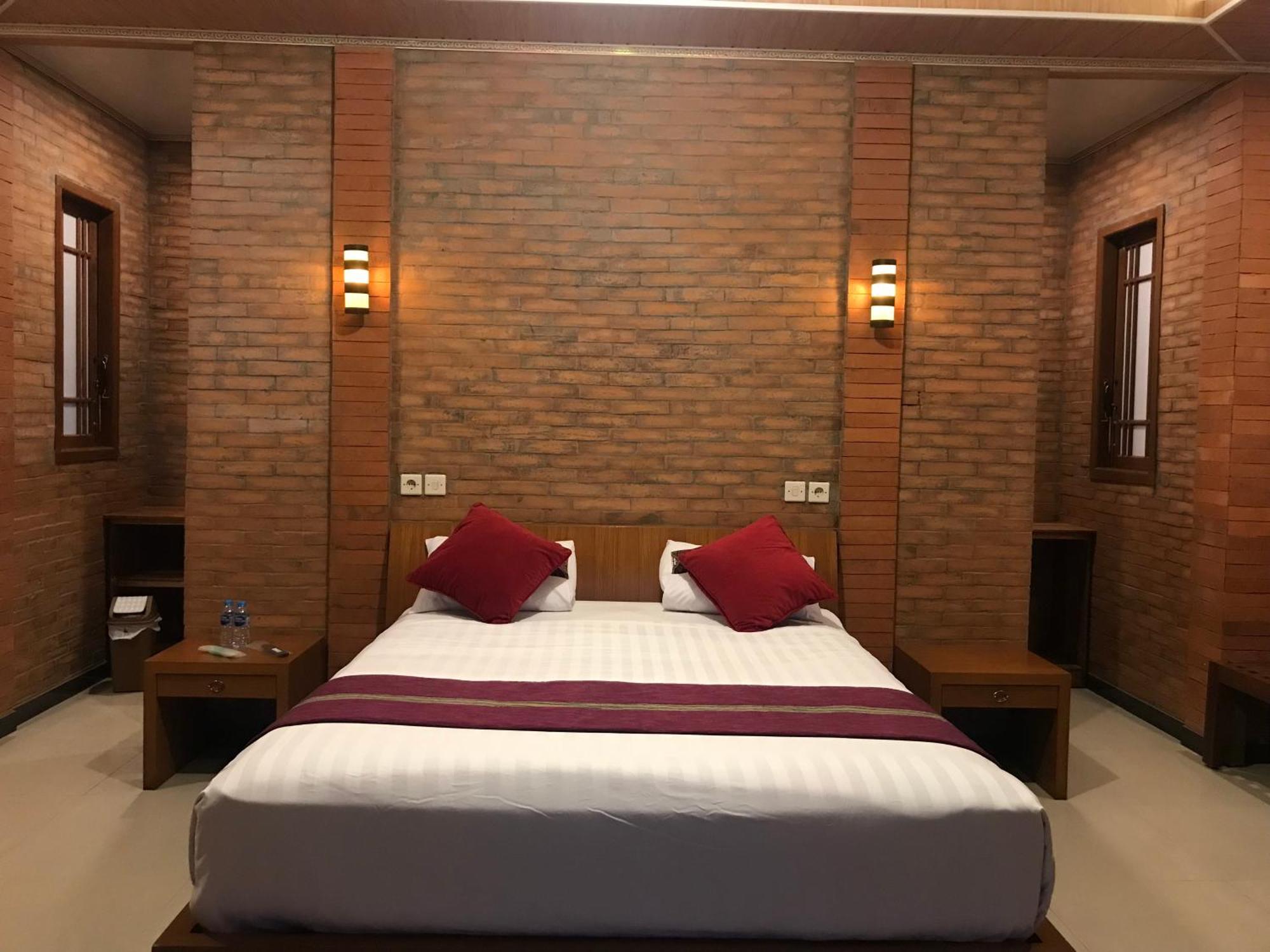 Lotus 2 Guest House Magelang Exterior photo